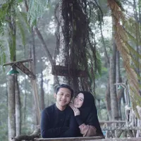 Jarang Tersorot, 8 Potret Kabar Terbaru Ega Noviantika & Rafly DA yang Hidup Bahagia di Desa