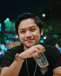 Jarang Tersorot, 10 Potret Ganteng Agi Syahrain Putra Sulung Ine Sinthya - Kompak Bikin Konten Bareng Sang Ibu