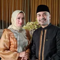 Jarang Tersorot, 9 Potret Harmonis David Chalik dan Sang Istri - 21 Tahun Pernikahan Tanpa Gosip Miring