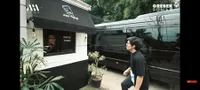 Jarang Tersorot, Deretan Potret Rumah Mewah Pasangan Artis Arie Untung dan Fenita Arie - Ada Coffe Shop