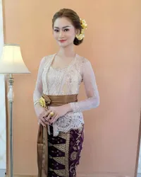Jarang Tersorot, Ini 8 Potret Nindy Kakak Ipar Mahalini yang Tak Kalah Cantik - Ternyata Punya Beberapa Profesi Mentereng