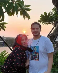 Jarang Tersorot, Ini 8 Potret Saddam Rizky Capri Anak Camelia Malik yang Ganteng dan Berwajah Arab - Postur Tinggi Tegap