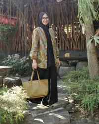 Jarang Tersorot, Seperti Ini 7 Potret Ghea Mantan Istri Ifan Seventeen yang Seorang Dokter & Pebisnis