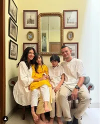 Jauh Dari Sorotan, Ini 7 Potret Keluarga Eno Netral dan Nadila Ernesta yang Selalu Harmonis - Bahagia dengan Dua Anak