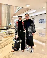 Jauh dari Sorotan, Ini 8 Potret Prabu Revolusi Suami Zee Zee Shahab yang Baru Saja Raih Gelar Doktor - Karier Gemilang di TV dan Pernah Bintangi Film