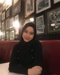 Jauh dari Sorotan Publik, Ini 7 Potret Chiara Queency Allycia Putri Lyra Virna yang Baru Saja Wisuda SMP - Cantik Berhijab Sempat Jadi Gadis Sampul Favorit