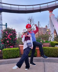 Jelajah di Taman Bermain dengan Syahrini, 8 Potret Reino Barack Rela Jadi Mario Bros