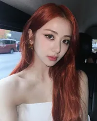 Jelang Comeback, 8 Potret Cantik dan Fakta Menarik Yunjin LE SSERAFIM - Hampir Menyerah Jadi Idol