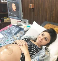 Jelang Lahiran, Selvi Kitty Lakukan Senam Hamil Ditemani Suami