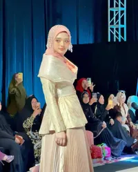 Jelang Setahun Lepas Cadar, Ini 8 Potret Inara Rusli Jadi Model di Berbagai Fashion Show - Disebut Berlian yang Disia-Siakan