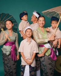 Jennifer Bachdim Bagikan Pemotretan Terbaru Keluarga Sambut Hari Nyepi