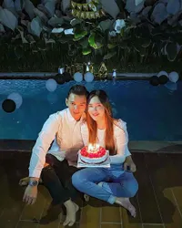 Jodoh Itu Mirip! 12 Potret Mesra Nella Kharisma & Dory Harsa Dari Pacaran Sampai Punya Anak, Kini Disebut Kembar Tiga Bareng Gendhis 
