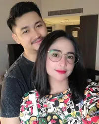 Jodoh Memang Dekat, 7 Selebriti Tanah Air Ini Menikah Dengan Manajer Sendiri