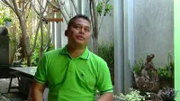 Jual Mobil Untuk Sambung Hidup, Ini 8 Potret Rumah Denny Chandra yang Tak Tersorot - Asri dan Punya Banyak Koi