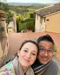 Julie Estelle dan David Tjipto Babymoon di Tuscany, Aura Bumil Cantik Kebangetan - Babybump Makin Jelas