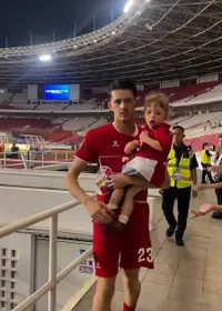 Justin Hubner Ajak Kamari Main Bola di Lapangan GBK Usai Tanding Lawan Bulgaria