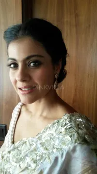 Jadi Duta Cuci Tangan India di Amerika, Kajol Tetap Tampil Seksi!