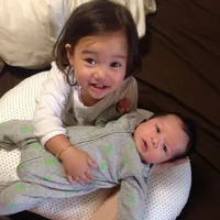 Jangan Lewatkan Pose Lucu Kedua Anak Irfan Bachdim Ini