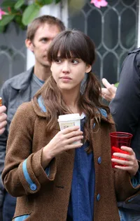 Jessica Alba di Lokasi Pembuatan An Invisible Sign of My Own