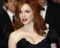 Jika Artis Hollywood Pamer Belahan Dada di Red Carpet