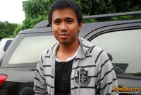 Joshua di Persemayaman Jenazah Ayahanda
