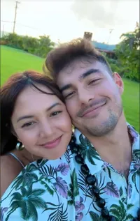 Kabar Bahagia dari Hawai, Aurelie Moeremans Umumkan Pertunangan dengan Tyler Bigenho 