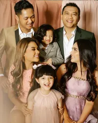 Kakak Kesayangan, Ini 10 Potret Aurel Hermansyah yang Bakal Makin Punya Banyak Adik