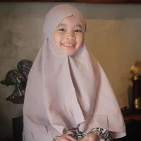 Kana Sybilla, Anak Zaskia Adya Mecca Yang Mulai Belajar Berhijab