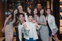 Kapal Makin Ngebut, 10 Potret Gaya Pacaran El Rumi dan Syifa Hadju - Sederhana Makan Nasi Liwet di Pinggir Jalan