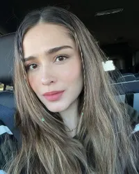 Karena Parasnya yang Bule, Ini Deretan Artis Blasteran Sering Dikira Non Muslim - Ada yang Sosok Taat Beragama
