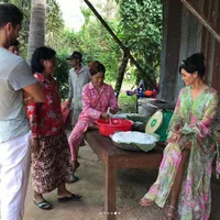 Ke Kamboja, Farah Quinn Wisata Kuliner & Kunjungi Angkor Wat