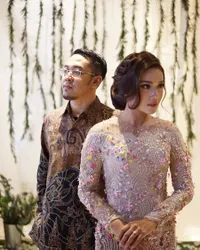 Kebahagiaan Fitri Ayu & Suami, Dari Lamaran Sampai Honeymoon