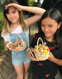 Kebersamaan Manuella Anak Sophia Latjuba-Alea Anak Ariel, Kompak!