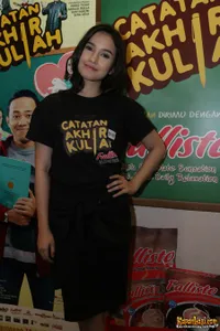 Kecantikan Anjani Dina Bikin Memori Akhir Kuliahmu Indah