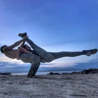 Kecantikan Paripurna, Julie Estelle Nikmati Pantai Yang Indah