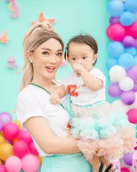 Kecantikannya Mulai Saingi Sang Mama, 8 Potret Terbaru Arsila Anak Zaskia Gotik dan Sirajuddin Mahmud - Senyumnya Manis!