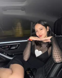 Kedapatan Sedang Bersama di Paris, 10 Potret Lisa BLACKPINK Saat Liburan - Konfirmasi Rumor Pacaran dengan Frederic Arnault?