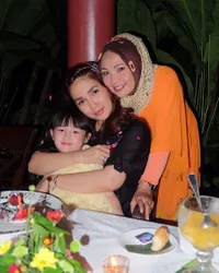 Kedekatan Ussy & Ibu Andhika Pratama, Menantu Mertua Goals