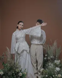Keduanya Tampil Kece, Intip 11 Potret Terbaru Prewedding Vidi Aldiano dan Calon Istri - Sheila Dara Cantik Kenakan Pakaian Gaya Kimono