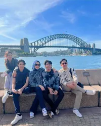 Kegantengan Kenzy & Dio Bikin Salfok, 8 Potret Liburan Andre Taulany ke Australia - Anak Gadisnya Makin Cantik