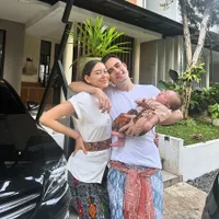 Potret Indra Brotolaras dan Laura Theux Bersama Buah Hati Pertama Mereka Victoria Brotolaras - Warisi Wajah Good Looking Kedua Orang Tuanya