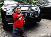 Kekurangan Fisik Jadi Kelebihan! 8 Potret Selebriti Bertubuh 'Kecil' Buktikan Bisa Sukses - Ada yang Memiliki Tinggi Badan 1,07m