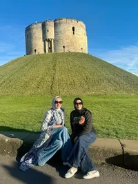 Kelelahan Pulang dari Inggris, Erin Taulany Absen di Sidang Cerai Perdana