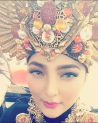 Keluarga Aurel Kompak Bertahtakan Emas di Jember Fashion Carnaval