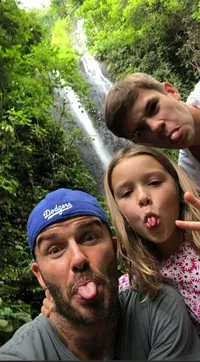 Keluarga Beckham di Bali, Main Air Terjun - Takut Lihat Barong