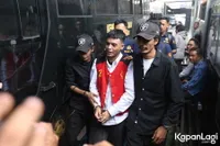 Keluarga Vadel Badjideh Bawakan Kue Buatan Ibu, Obati Rindu Rumah