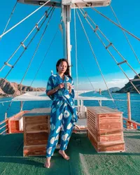 Kembali Jomblo, Intip 7 Potret Kirana Larasati Liburan ke Labuan Bajo: Diving Cantik - Sarapan dengan Sunrise