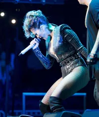 Kenakan Kostum Bodysuit, 'Asset Pribadi' JLo Terekspose