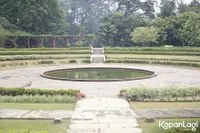 Kenang Patung Kakek dan Rumah-rumahan Bentuk Jamur, Ini 15 Potret Tempat Lokasi Syuting Tuyul dan Mbak Yul Sekarang yang Tetap Ikonik