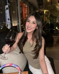 Kerap Pamer Kemesraan, Potret Cleantha Islan Kekasih Teuku Rassya yang Dianggap Usianya Lebih Tua - Hubungan Adem Ayem Hingga Dekat dengan Calon Mertua